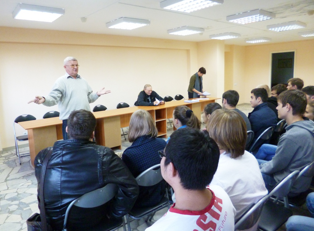 Студенты  ВолГУ, проживающие в общежитии, встретились с руководством университета.JPG
